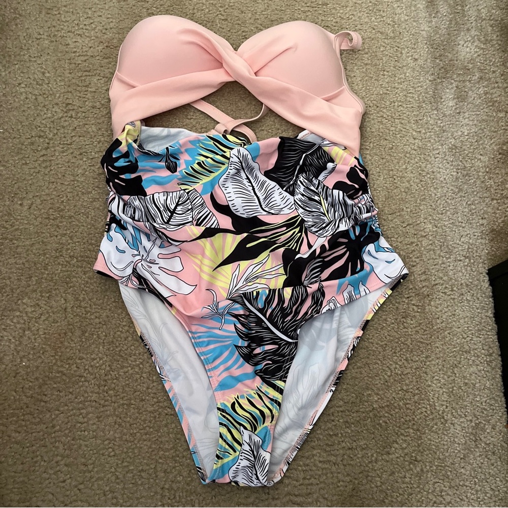 WOMENS ONE PIECE STRAPPY SWIMSUIT-NWT Size XL